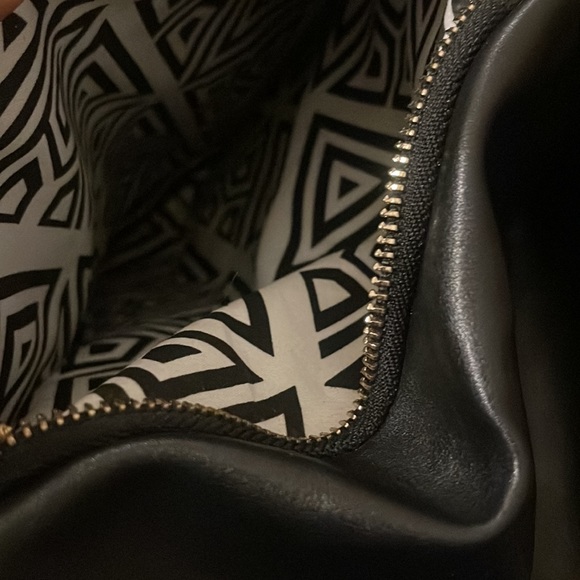 Versace 1969 Abbigliamento Sportivo SRL Tote - Picture 12 of 12